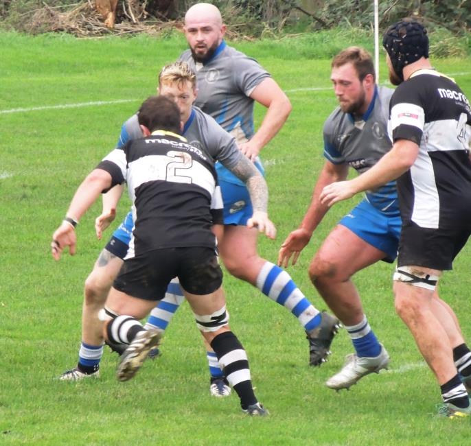 Archie Thomas lines up Dan McLeod